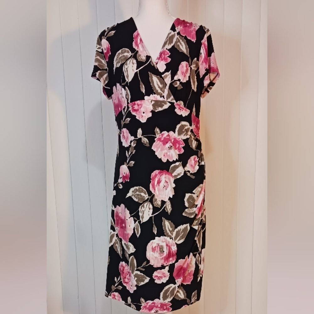 Black Ruched Dress with Pink Flowers V-neck Short Sleeves Size M 212 Collection.